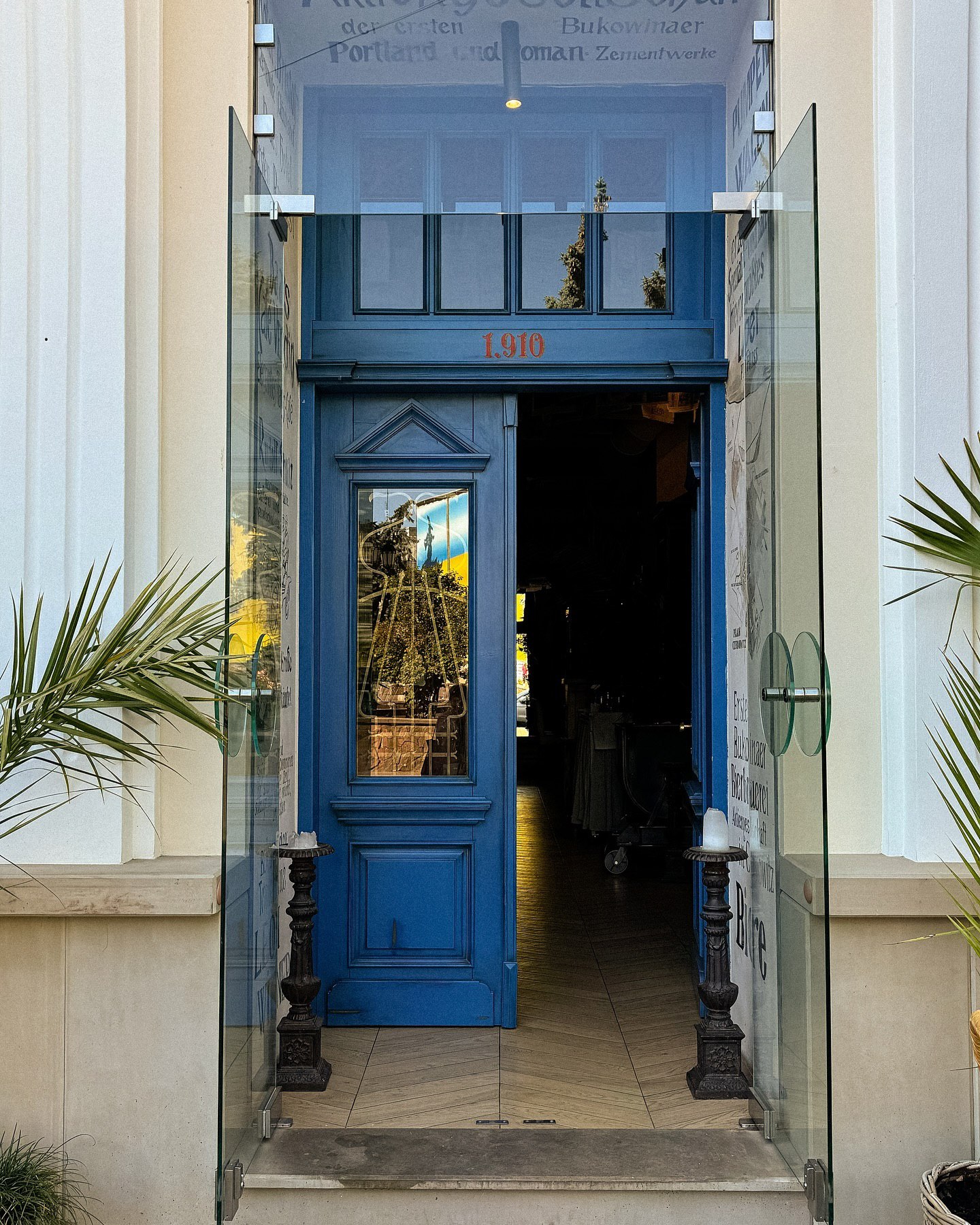 Broyt un tsu Broyt — Restaurant